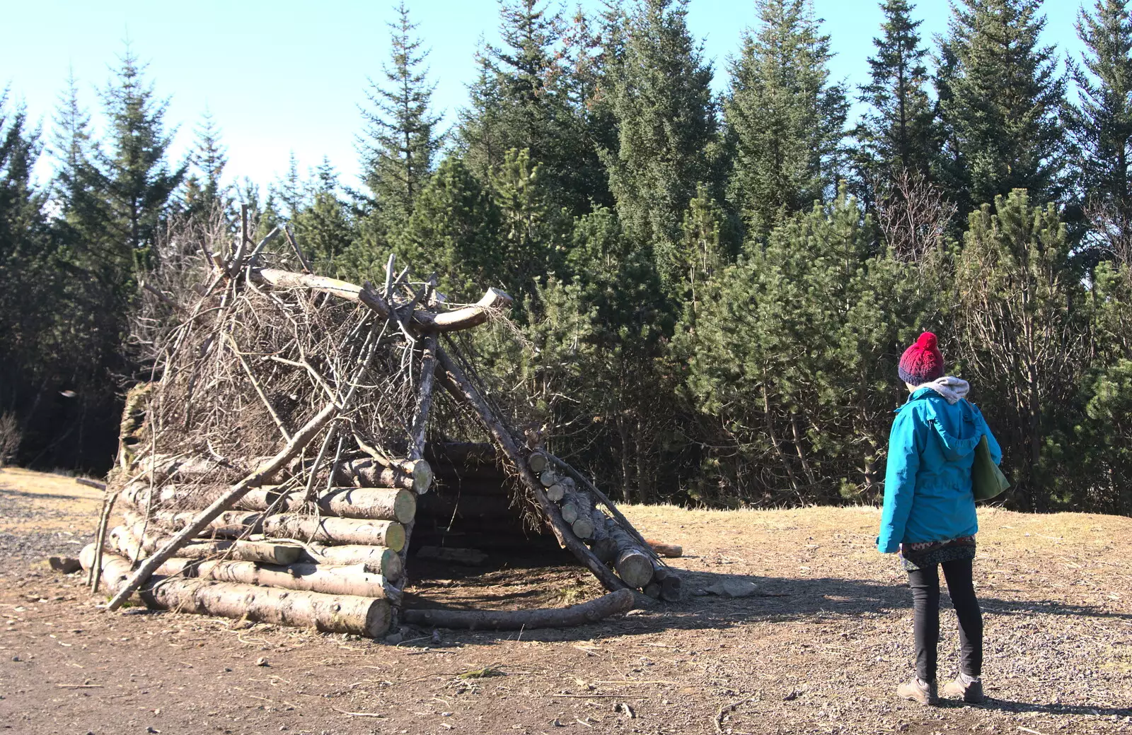 Isobel finds a den, from Stríðsminjar War Relics, Perlan and Street Art, Reykjavik, Iceland - 23rd April 2017