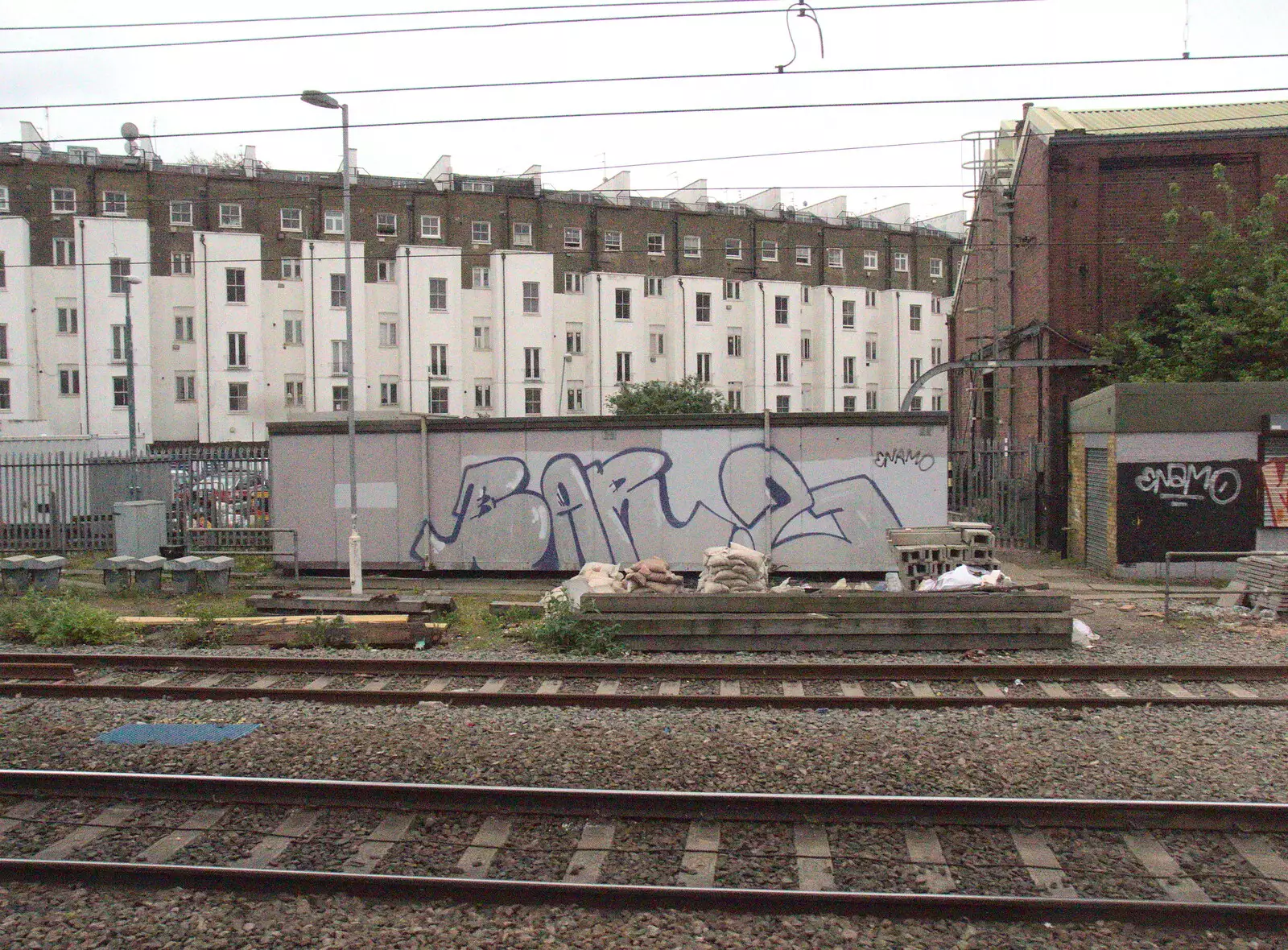 Narrow flats and graffiti near Paddington, from The Journey Home, Reykjavik, London and Brantham - 24th April 2017