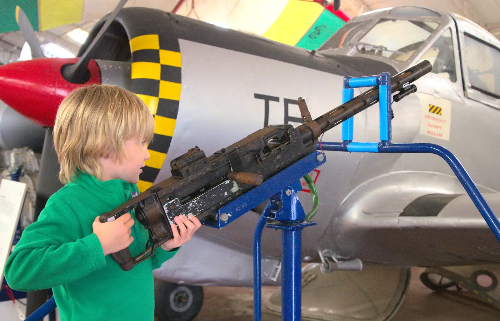 Harry plays with a 0.50-cal Browning machine gun, from Norfolk and Suffolk Aviation Museum, Flixton, Suffolk - 30th April 2017