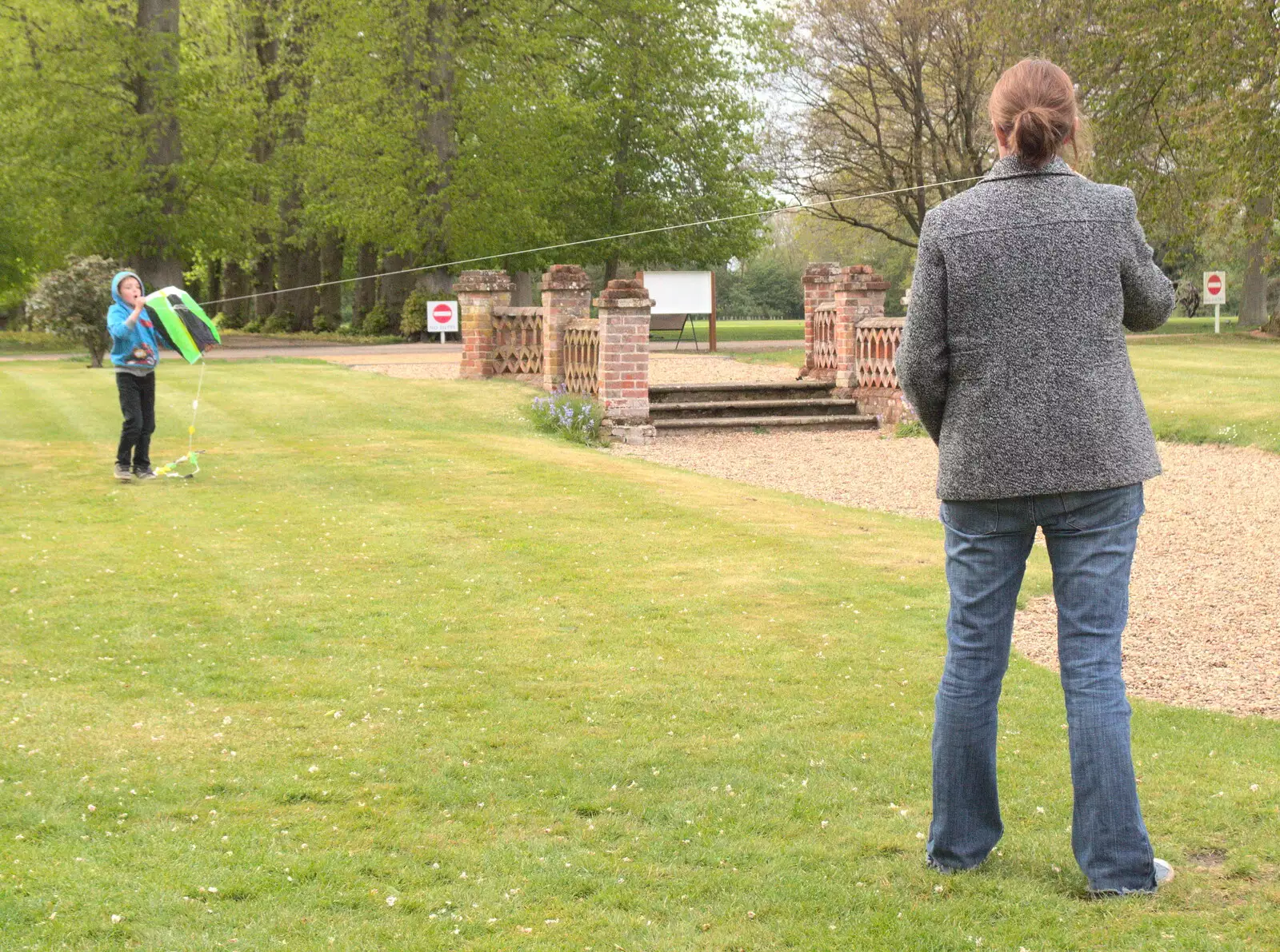 Fred and Isobel launch a kite, from Campfires, Oaksmere Building and a BSCC Bike Ride, Brome, Suffolk - 4th May 2017