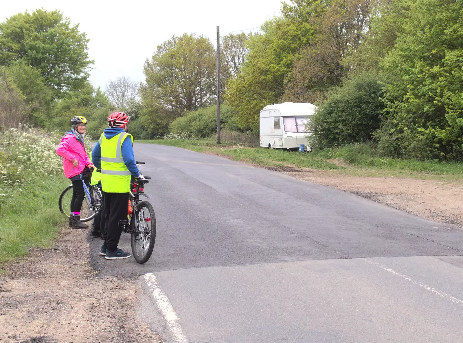 A brief stop at the top of the first massive hill, from The Last-Ever BSCC Weekend Away Bike Ride, Thaxted, Essex - 6th May 2017