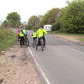 The Last-Ever BSCC Weekend Away Bike Ride, Thaxted, Essex - 6th May 2017, The group heads off again