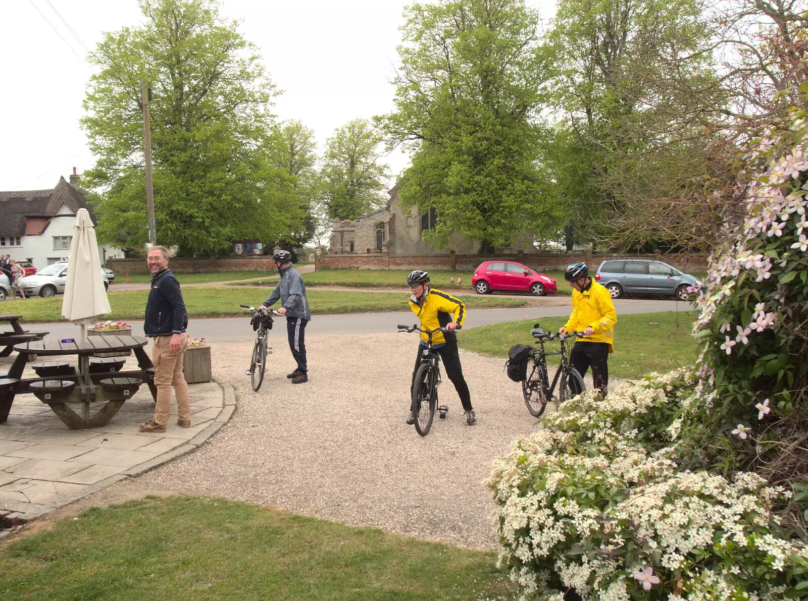 Apple and Pippa head off, from The Last-Ever BSCC Weekend Away Bike Ride, Thaxted, Essex - 6th May 2017