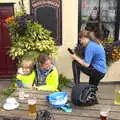 Suey gets her leg up, The Last-Ever BSCC Weekend Away Bike Ride, Thaxted, Essex - 6th May 2017