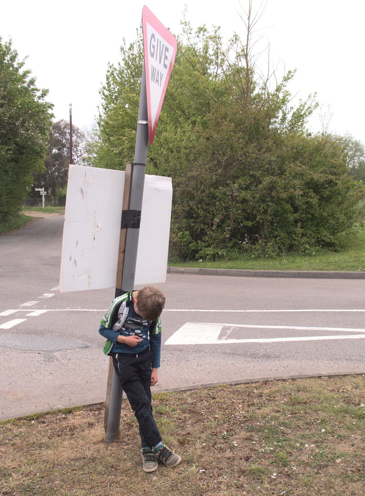 Fred leans on a roadsign from The Last-Ever BSCC Weekend Away Bike Ride, Thaxted, Essex - 6th May 2017