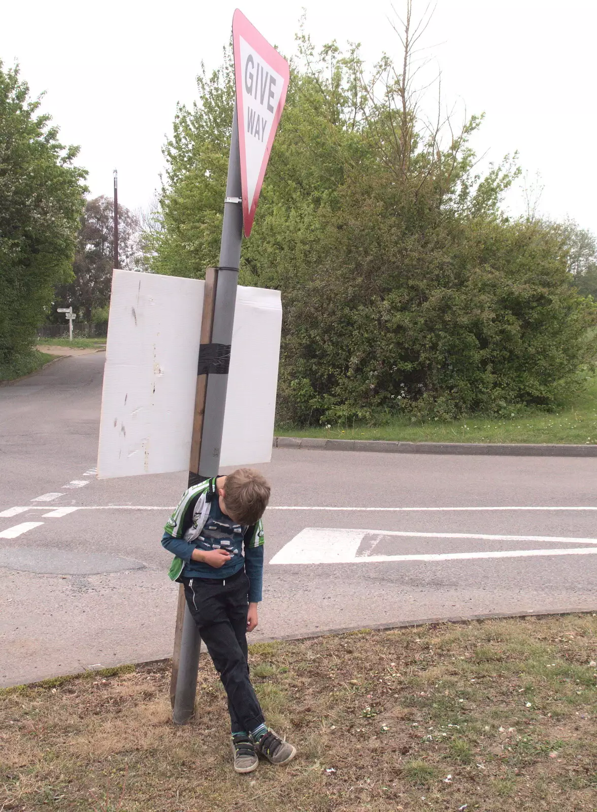 Fred leans on a roadsign, from The Last-Ever BSCC Weekend Away Bike Ride, Thaxted, Essex - 6th May 2017