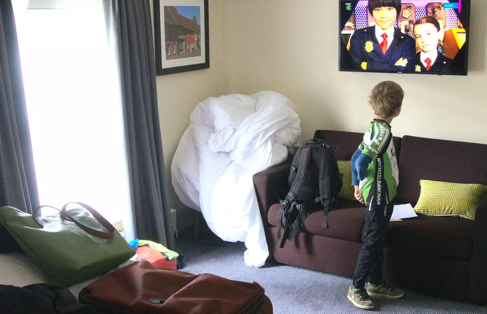 Fred looks at telly in our room, from The Last-Ever BSCC Weekend Away Bike Ride, Thaxted, Essex - 6th May 2017