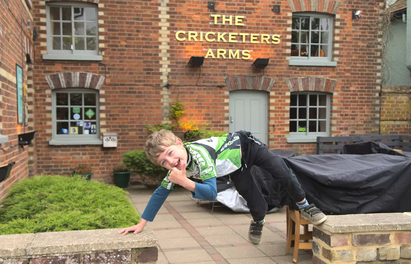 Fred does a thumbs up, from The Last-Ever BSCC Weekend Away Bike Ride, Thaxted, Essex - 6th May 2017