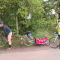 DH stops for a wee, as Marc and Suey wait, A Day at the Grain Brewery Open Day, Alburgh, Suffolk - 20th May 2017