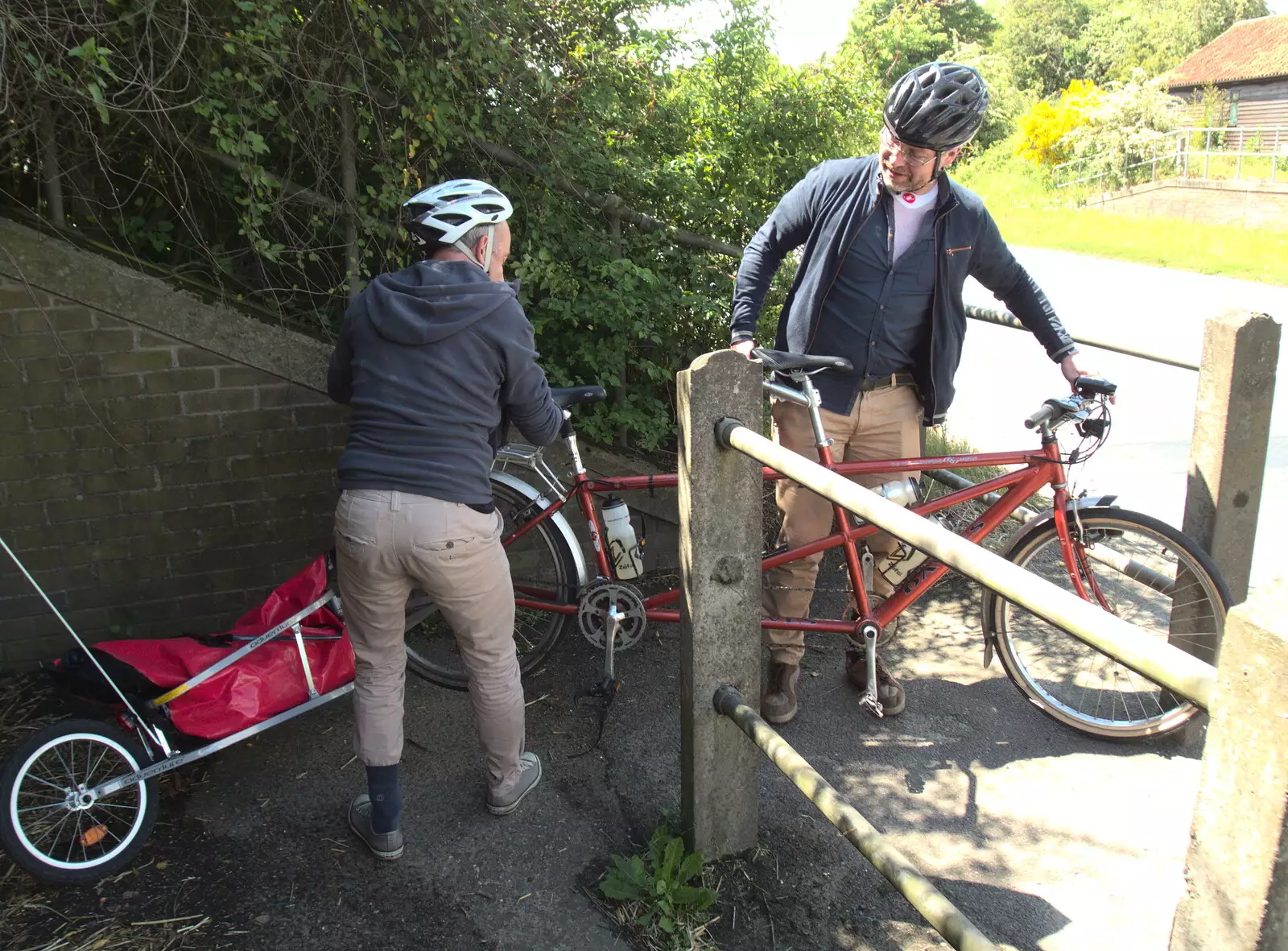 Marc and DH wrangle the tandem and trailer, from A Day at the Grain Brewery Open Day, Alburgh, Suffolk - 20th May 2017