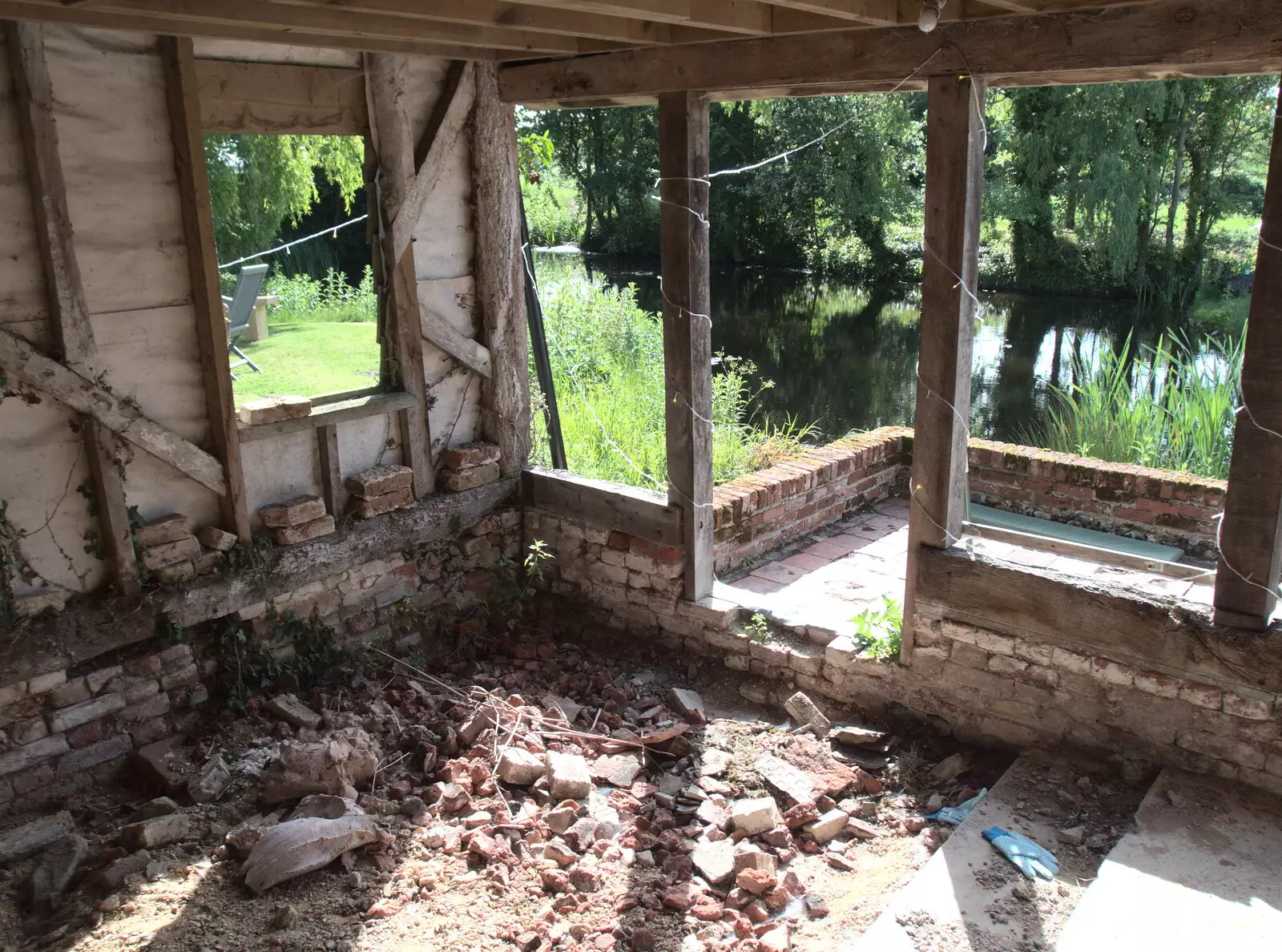 A barn in need of renovation, from Clive and Suzanne's Party, Braisworth, Suffolk - 21st May 2017