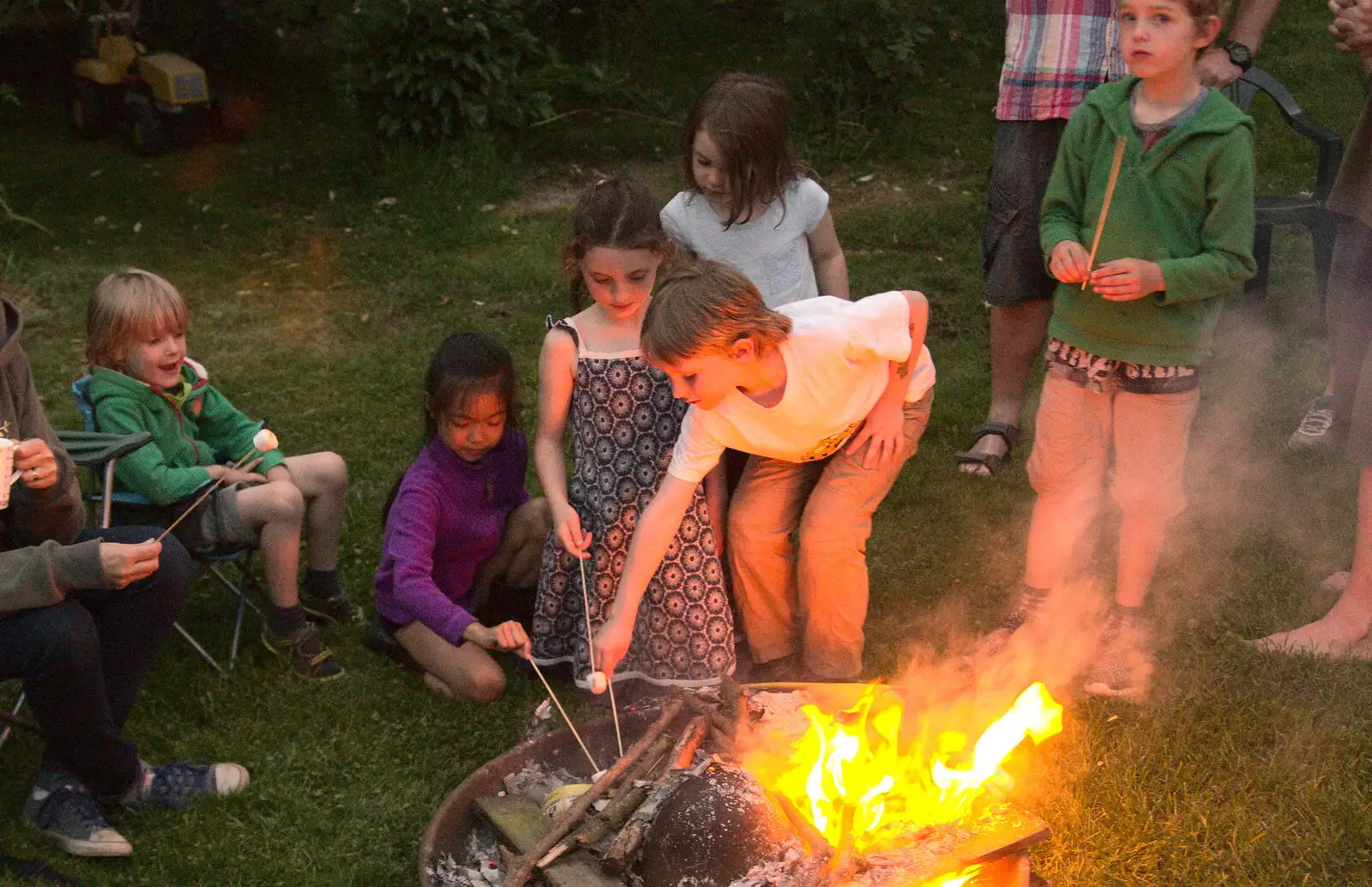 More marshmallowing, from Wavy and Martina's Combined Birthdays, Thrandeston, Suffolk - 27th May 2017