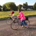 Colin and Jill set off again, The BSCC Rides to the Six Bells, Gislingham, Suffolk - 1st June 2017