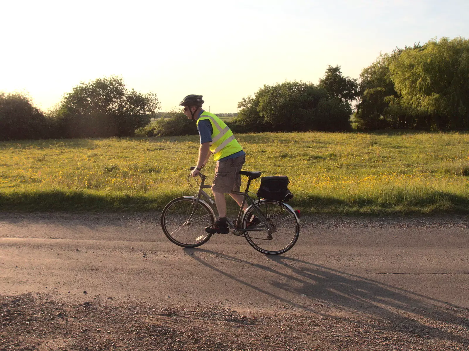 Paul rides off, from The BSCC Rides to the Six Bells, Gislingham, Suffolk - 1st June 2017