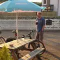 Paul lurks in the car park, The BSCC Rides to the Six Bells, Gislingham, Suffolk - 1st June 2017