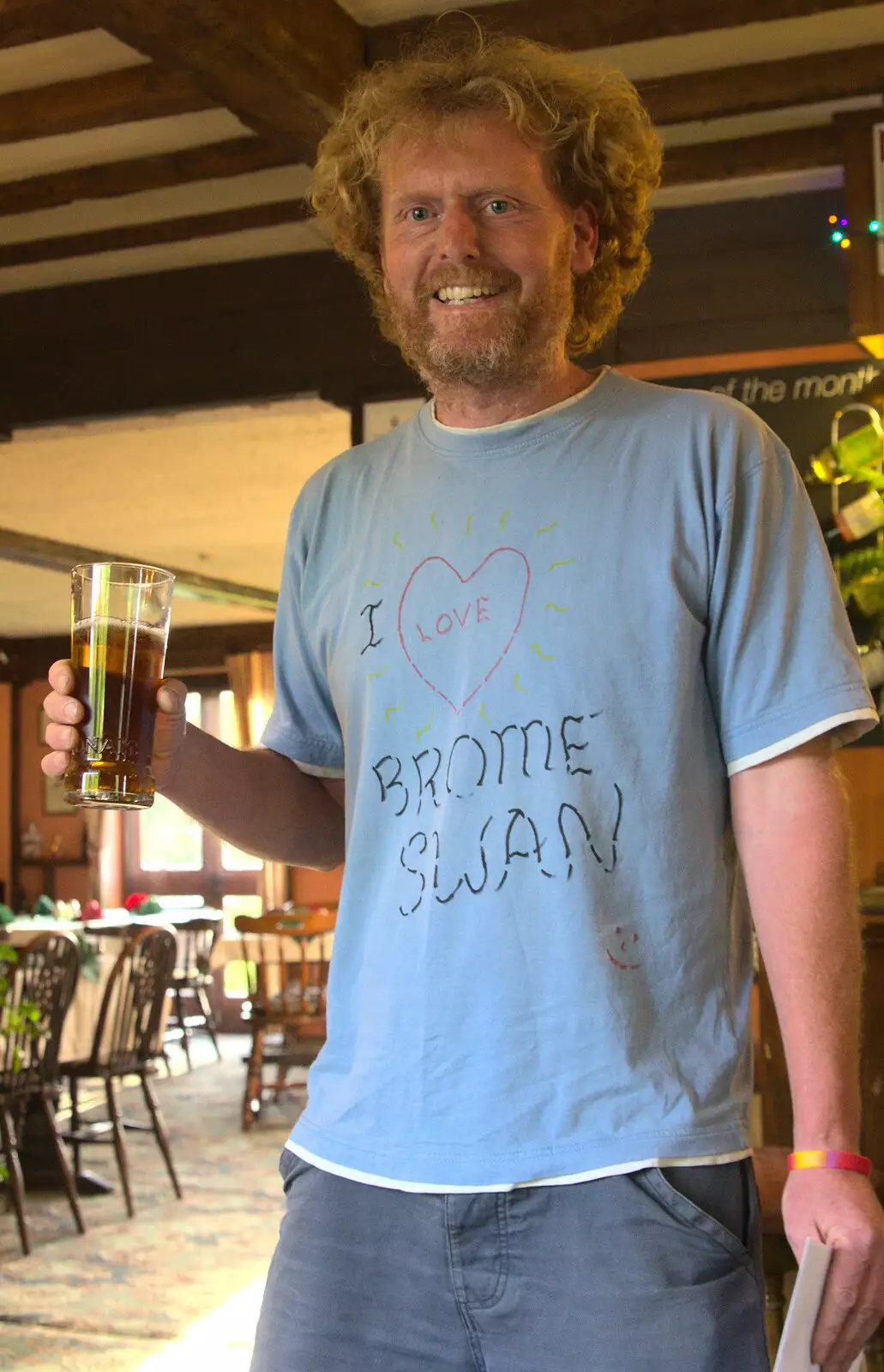 Wavy models the best tee-shirt ever, from A Retirement: The Last Night of The Swan Inn, Brome, Suffolk - 3rd June 2017