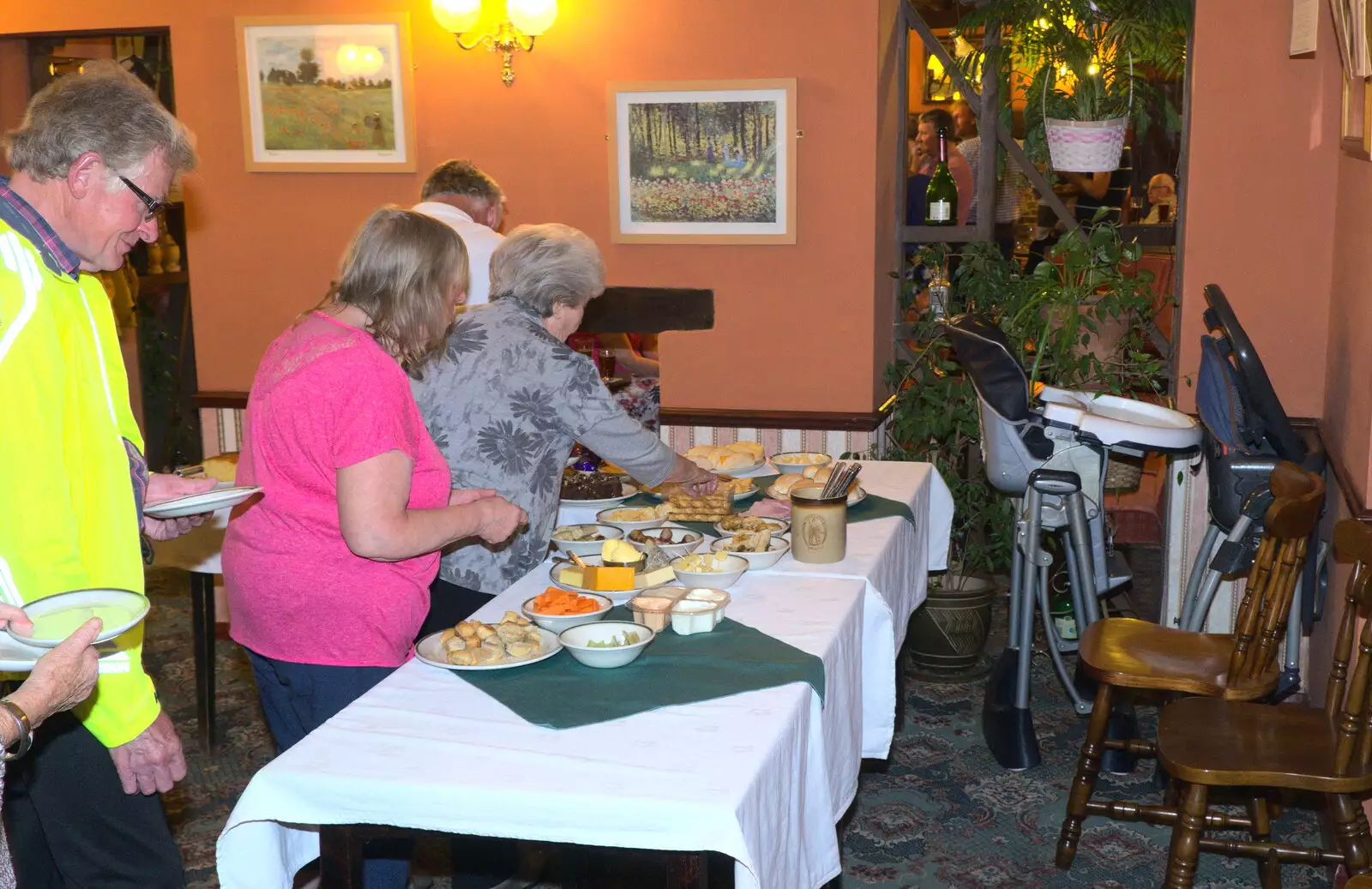 More queueing at the buffet, from A Retirement: The Last Night of The Swan Inn, Brome, Suffolk - 3rd June 2017