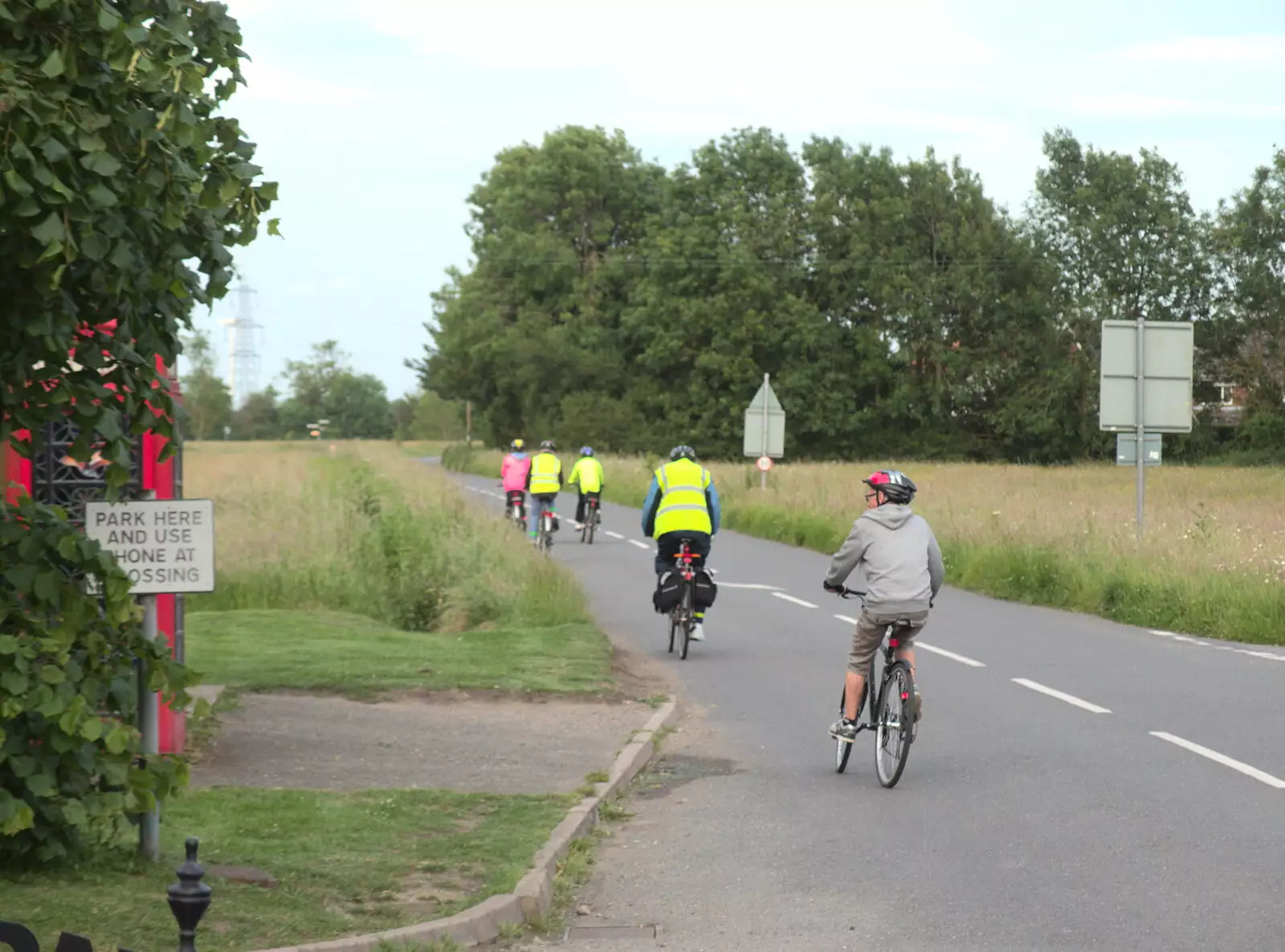 The Saga group heads back to the Swan, from The BSCC at the Mellis Railway and The Swan, Brome, Suffolk - 8th June 2017