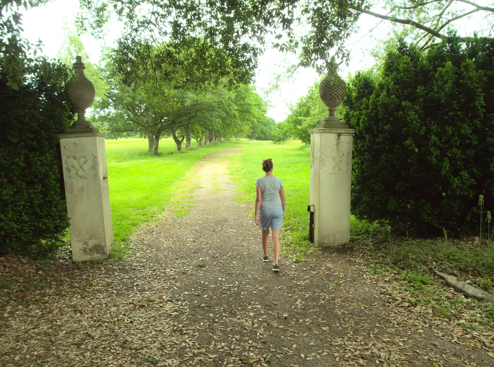 We find the original entrance to Thorpe Hall, from Lifehouse and Thorpe Hall Gardens, Thorpe-le-Soken, Essex - 11th June 2017