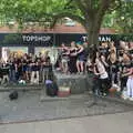 More vigorous singing on Hay Hill, Isobel's Choral Flash Mob, Norwich, Norfolk - 17th June 2017