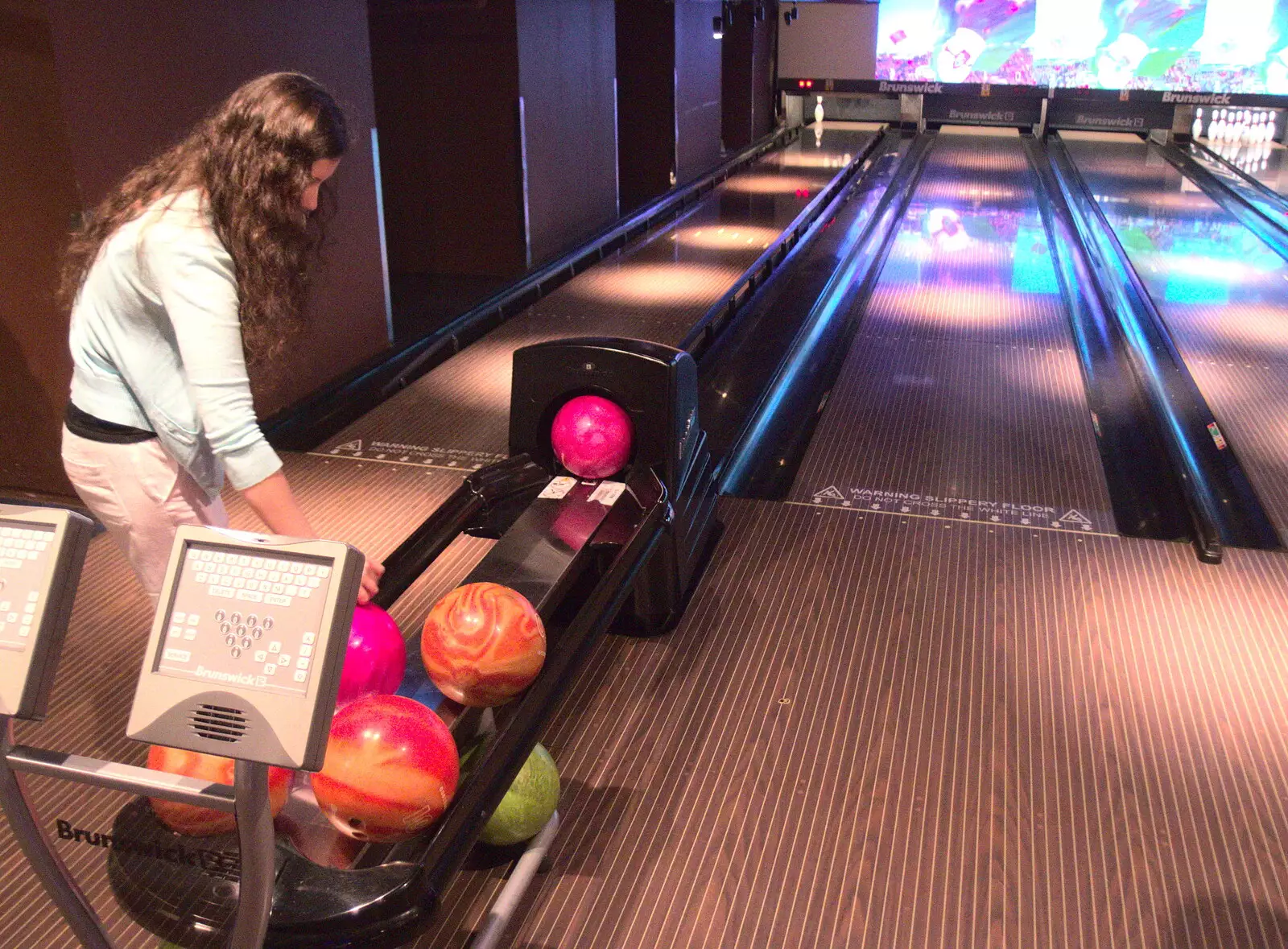 Sumaiya gets ready to bowl, from SwiftKey does Namco Funscape, Westminster, London - 20th June 2017