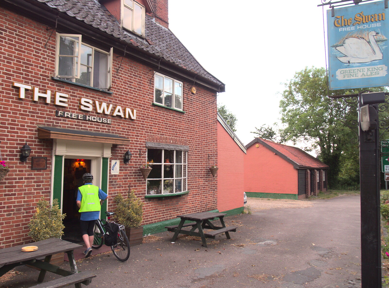 We sneak into the Swan with our bikes from The Real Last Night of the Swan Inn, Brome, Suffolk - 24th June 2017