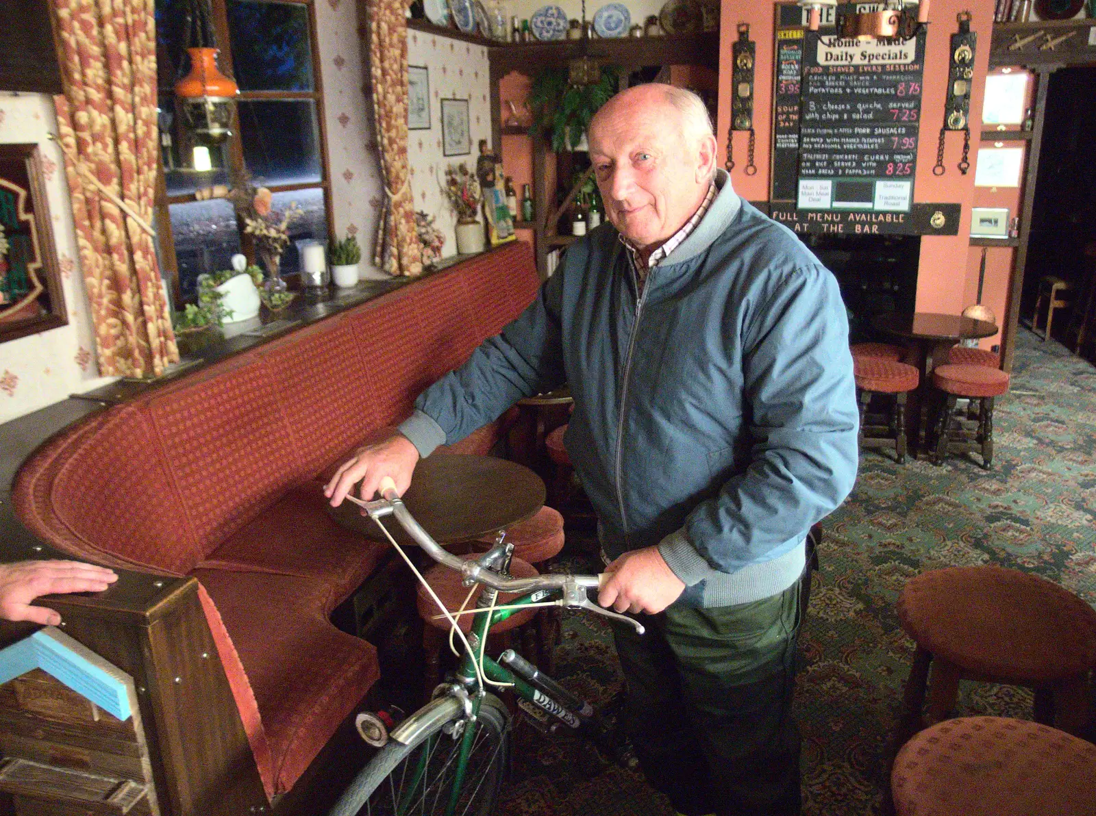 Mick 'gasses up the Hog' and leaves, from The Real Last Night of the Swan Inn, Brome, Suffolk - 24th June 2017