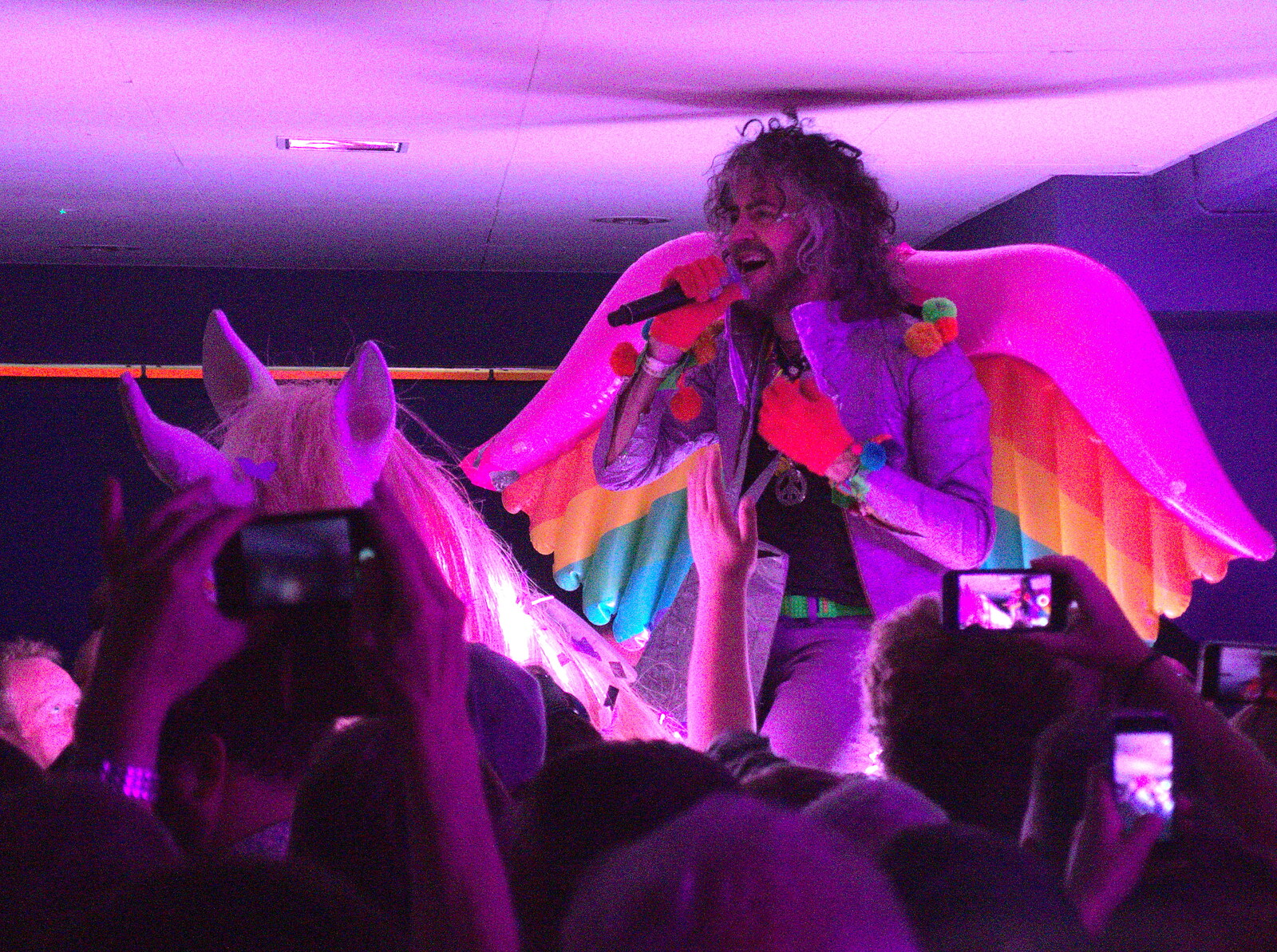 Wayne Coyne makes it down to the bar from Flaming Lips at the UEA, Norwich, Norfolk - 26th June 2017