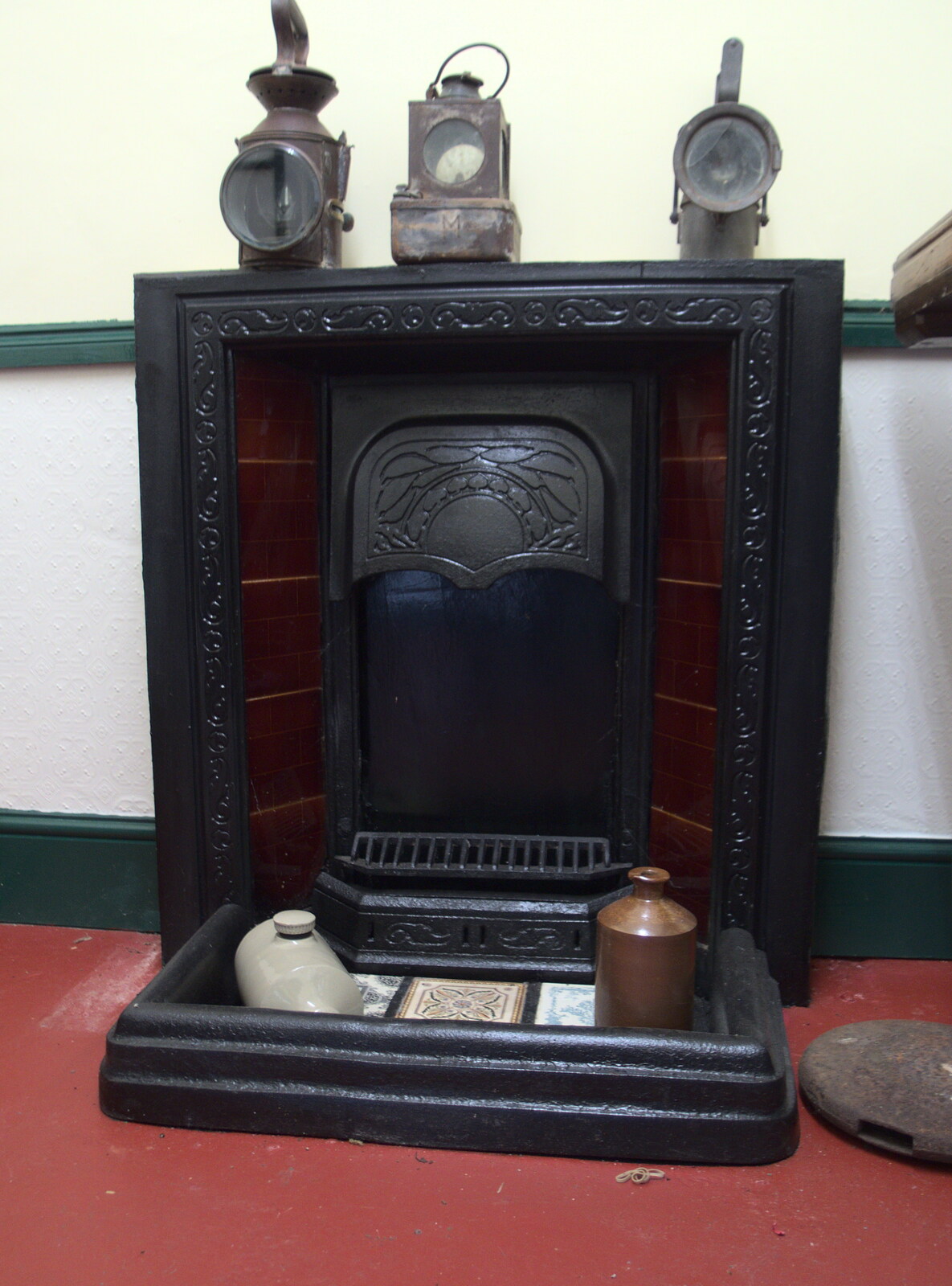 A nice Victorian fireplace from The Humpty Dumpty Beer Festival, Reedham, Norfolk - 22nd July 2017