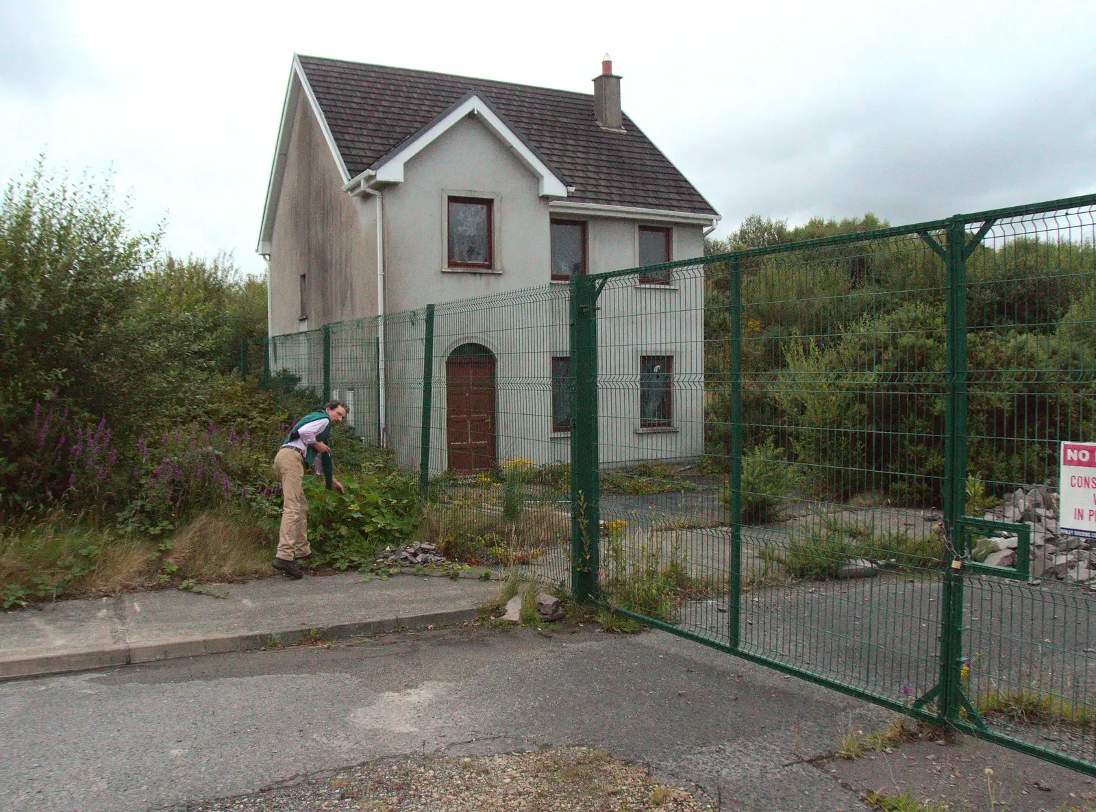 Philly pokes about, from Baile an Sceilg to An tSnaidhme, Co. Kerry, Ireland - 31st July 2017