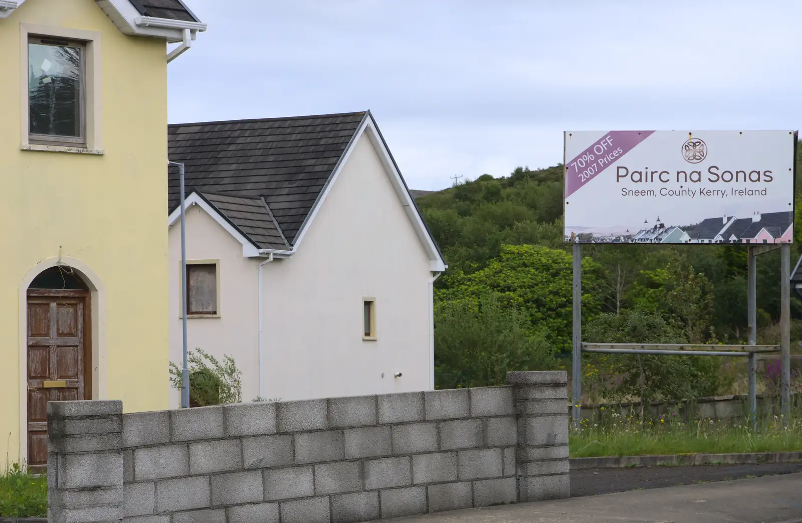 The houses in Pairc na Sonas are 70% off , from Baile an Sceilg to An tSnaidhme, Co. Kerry, Ireland - 31st July 2017