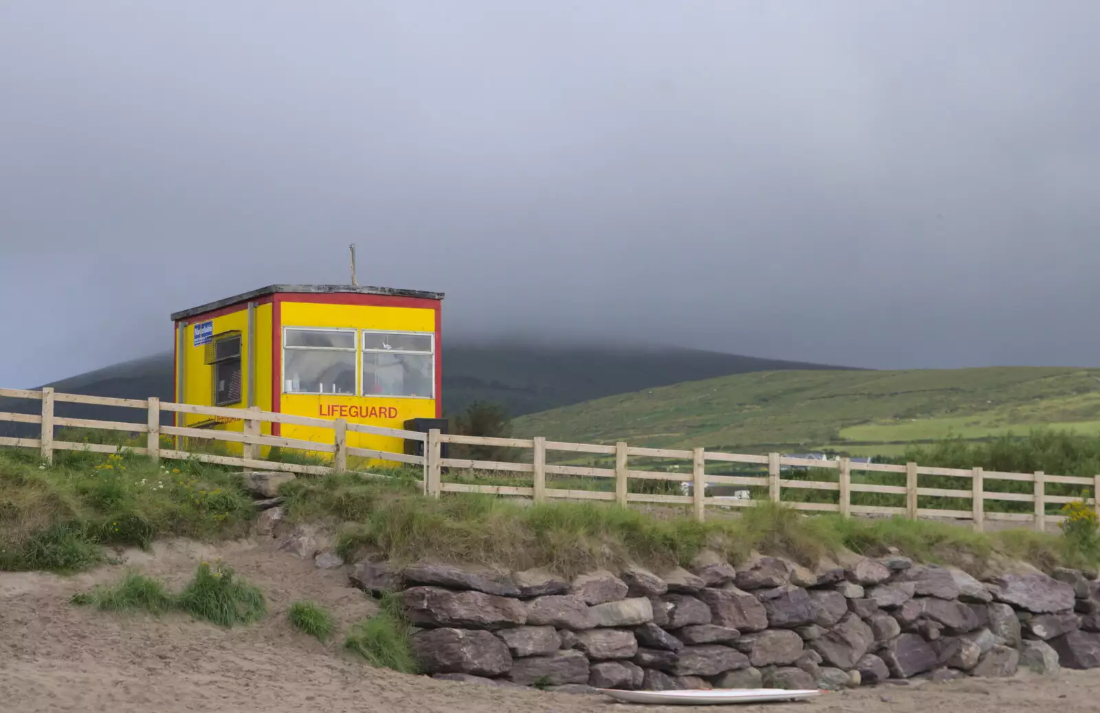 The lifeguard hut, from Baile an Sceilg to An tSnaidhme, Co. Kerry, Ireland - 31st July 2017