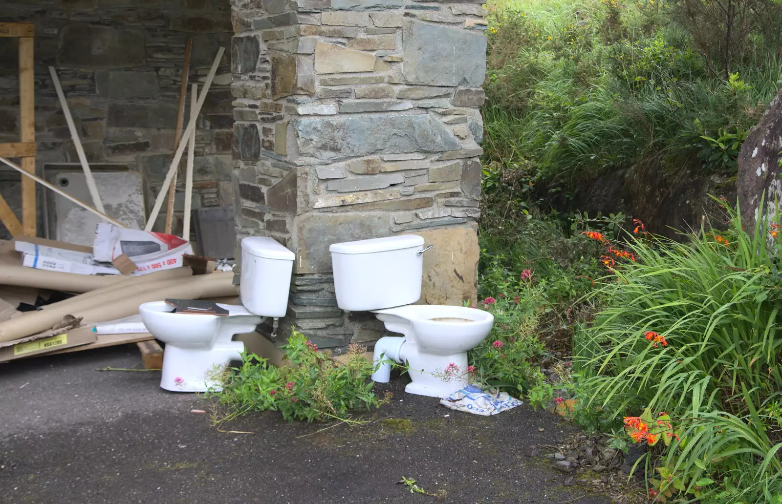 A couple of convenient outside toilets, from In The Sneem, An tSnaidhm, Kerry, Ireland - 1st August 2017