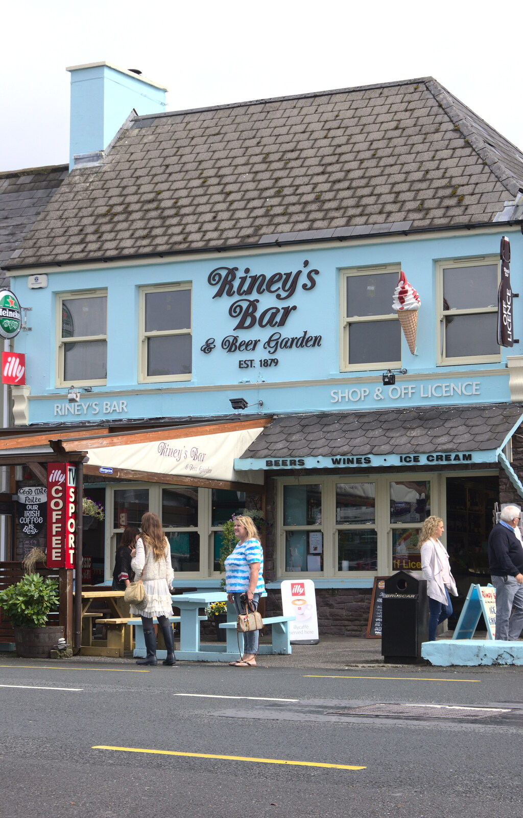 Riney's Bar, with secret speak-easy through the shop from In The Sneem, An tSnaidhm, Kerry, Ireland - 1st August 2017