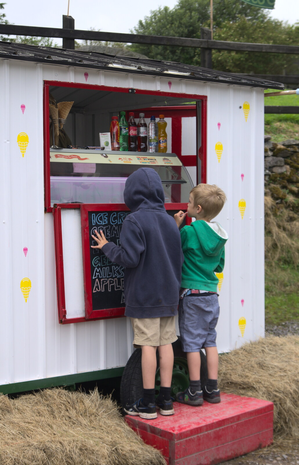 The boys queue up for ice cream from Staigue Fort and the Beach, Kerry, Ireland - 2nd August 2017
