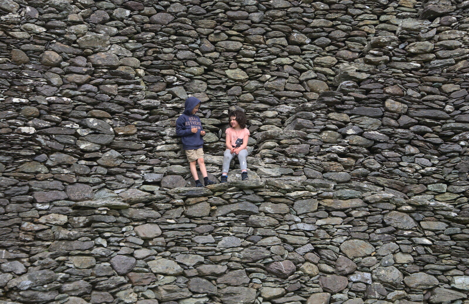 Fred and Fern chat on the wall from Staigue Fort and the Beach, Kerry, Ireland - 2nd August 2017