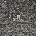 Fred and Fern chat on the wall, Staigue Fort and the Beach, Kerry, Ireland - 2nd August 2017