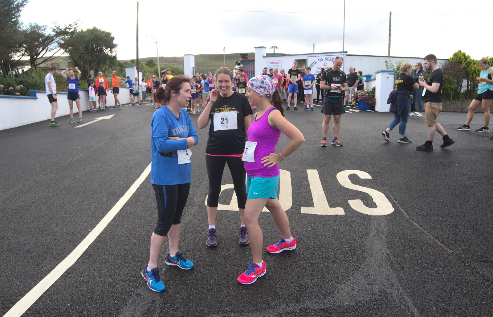 Isobel meets up with the woman who gave her the tip from The Annascaul 10k Run, Abha na Scáil, Kerry, Ireland - 5th August 2017