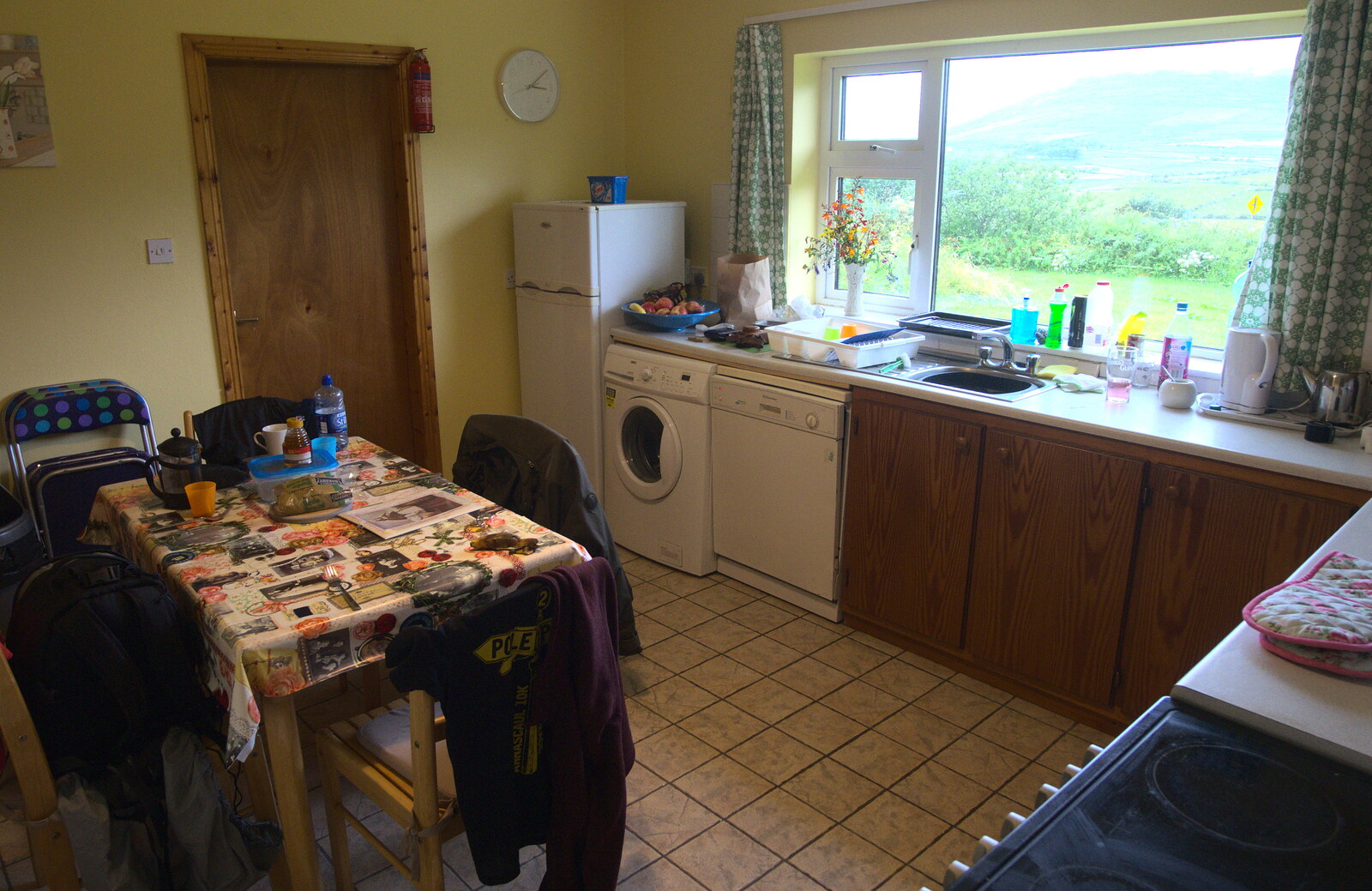 A holiday kitchen, and its amazing views from Minard Beach and Ceol Agus Craic, Lios Póil, Kerry - 6th August 2017