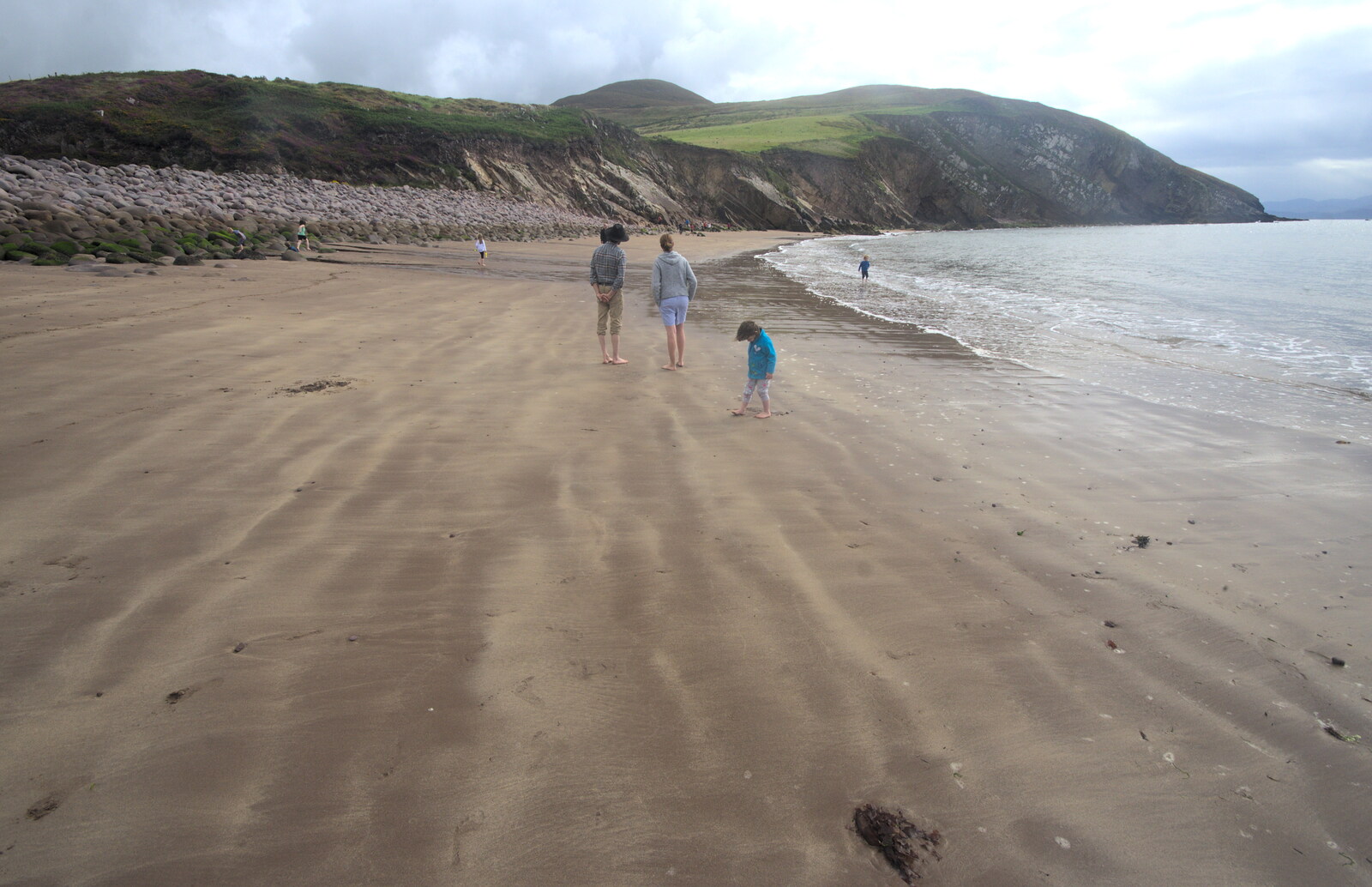 Philly and Isobel walk around on the beach from Minard Beach and Ceol Agus Craic, Lios Póil, Kerry - 6th August 2017