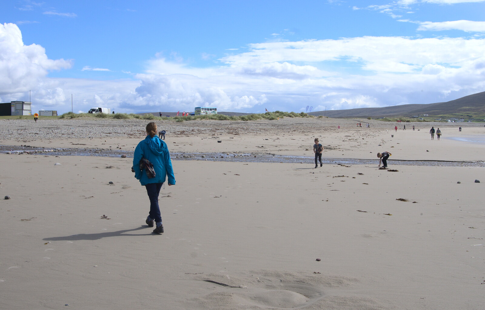 Isobel and the boys roam the wide beach from Surfing Achill Island, Oileán Acla, Maigh Eo, Ireland - 8th August 2017