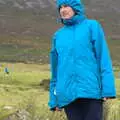 Isobel looks around in the rain, Surfing Achill Island, Oileán Acla, Maigh Eo, Ireland - 8th August 2017