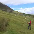 Fred shows off the tree, Surfing Achill Island, Oileán Acla, Maigh Eo, Ireland - 8th August 2017