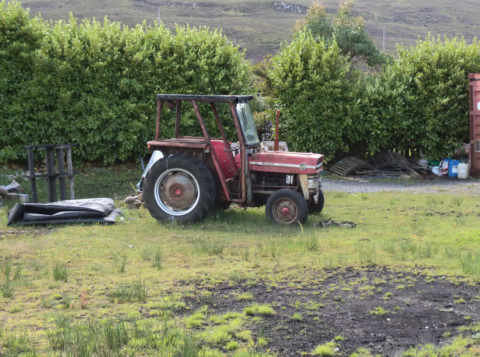 A derelict Massey-Ferguson 135 tractor, from A Bike Ride to Mulranny, County Mayo, Ireland - 9th August 2017