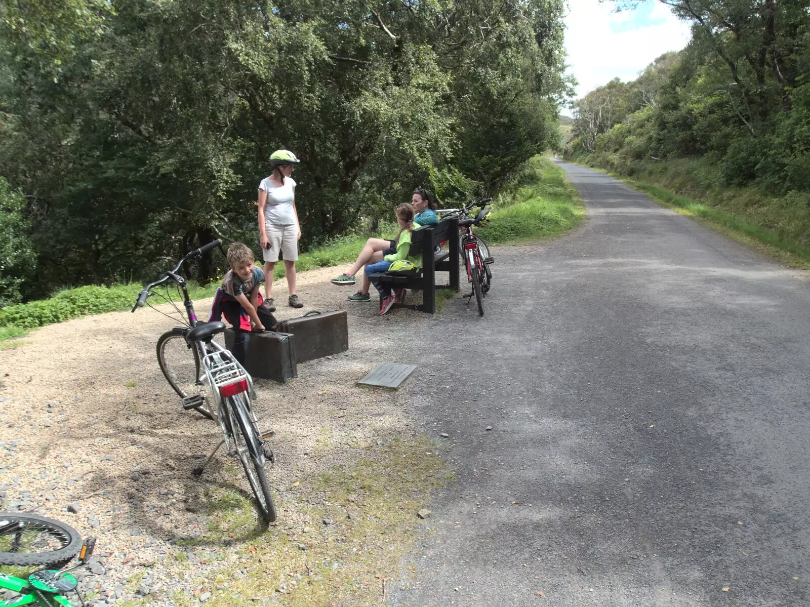 Isobel chats to some other riders, from A Bike Ride to Mulranny, County Mayo, Ireland - 9th August 2017