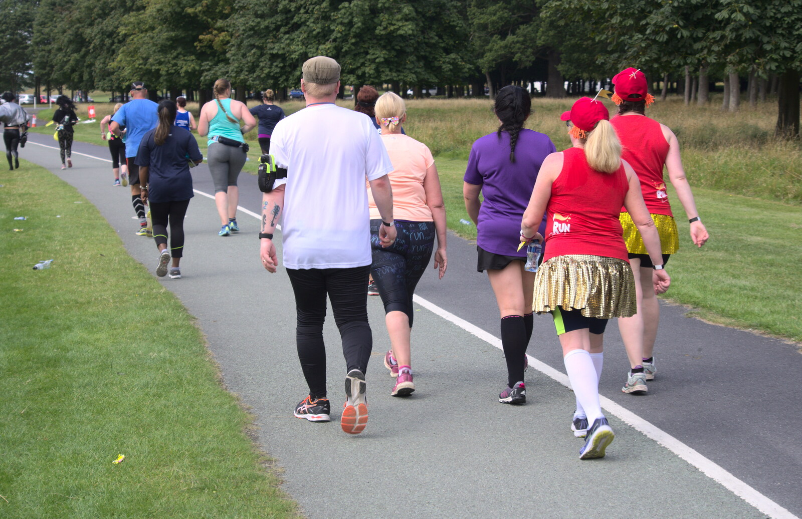 Runners walk to the start from Isobel's Rock'n'Roll Half Marathon, Dublin, Ireland - 13th August 2017