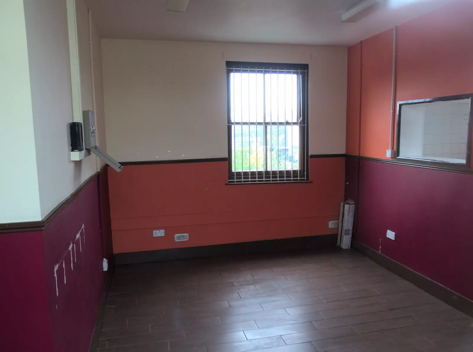 The now-empty Espresso Vapore café on Diss station, from The BSCC at Yaxley and the Hoxne Beer Festival, Suffolk - 31st August 2017