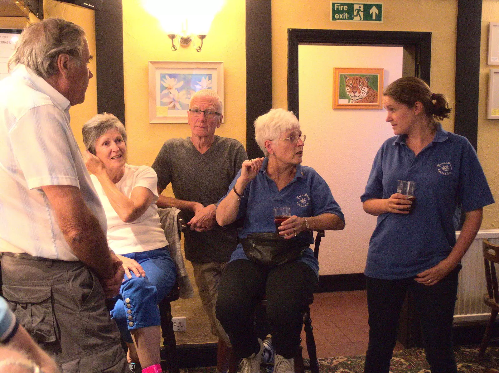 Spammy talks to Isobel as John Willy looks on, from The BSCC at Yaxley and the Hoxne Beer Festival, Suffolk - 31st August 2017