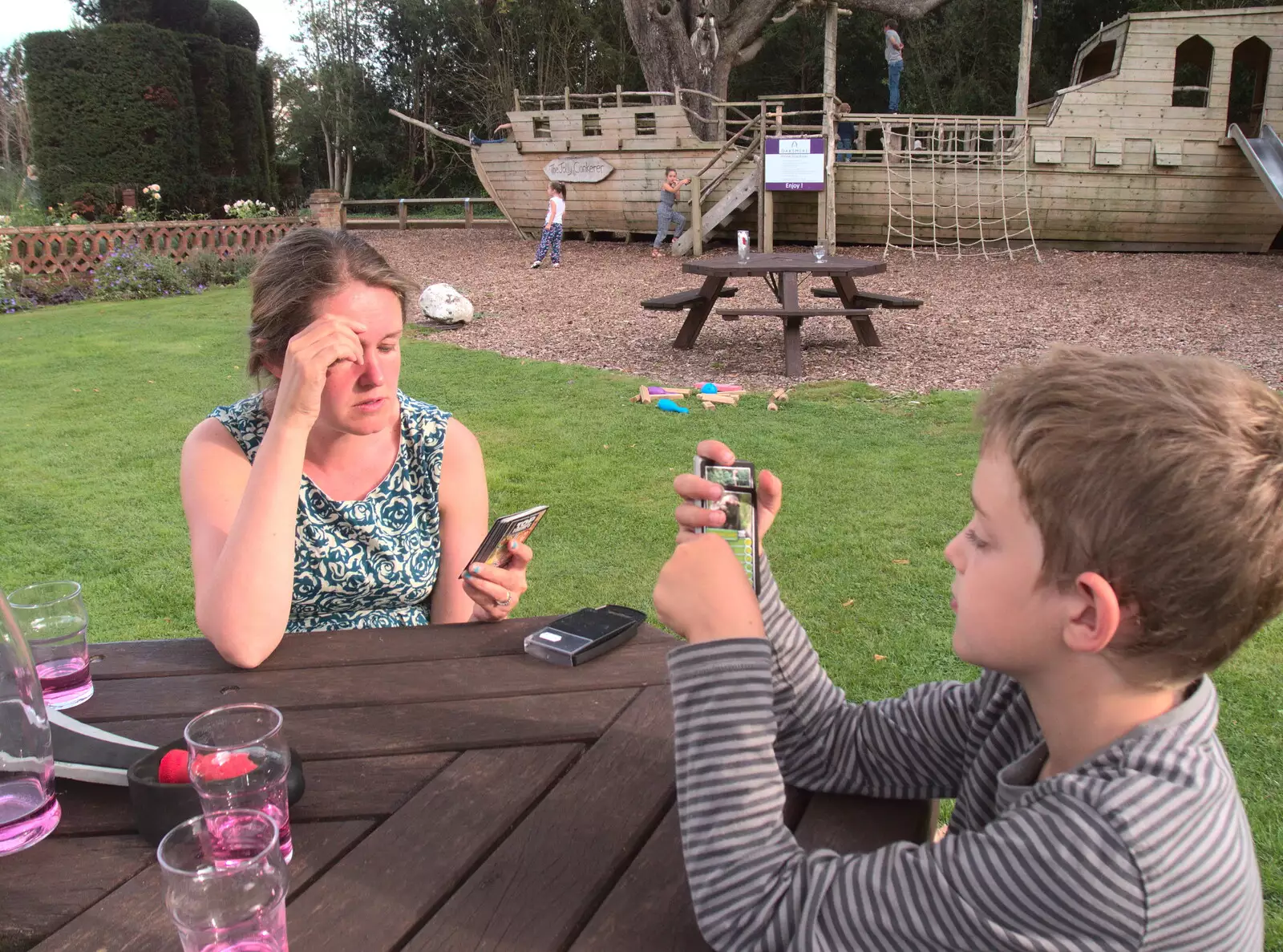 Isobel and Fred play Top Trumps, from The BSCC at Yaxley and the Hoxne Beer Festival, Suffolk - 31st August 2017