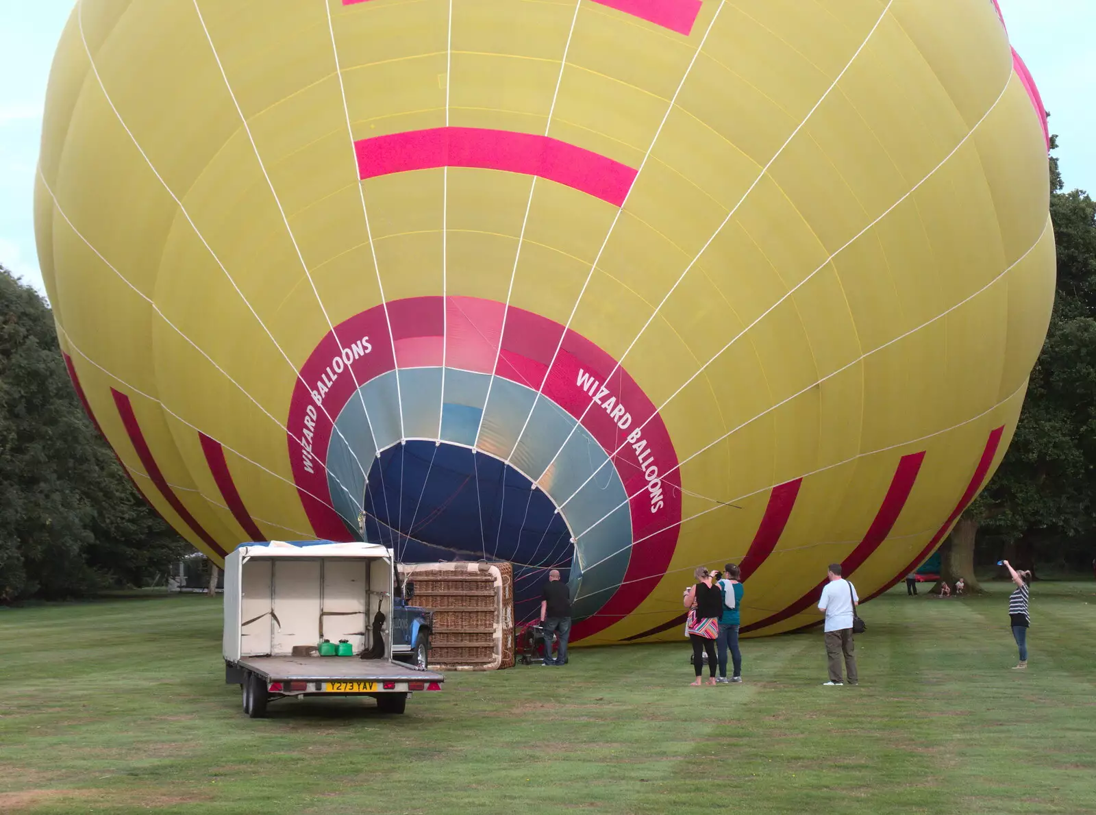 The balloon goes up, from The BSCC at Yaxley and the Hoxne Beer Festival, Suffolk - 31st August 2017